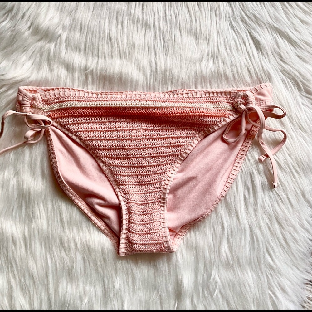 *sold* NWOT Crochet Bikini Bottoms - Picture 1 of 5